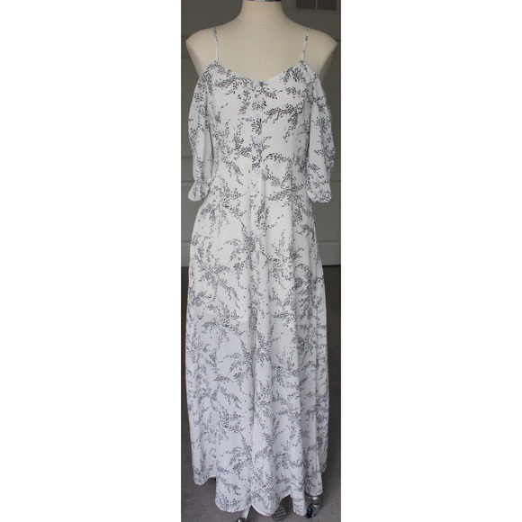 ♥️SOLD♥️ Maxi Dress with Sleeves - Picture 1 of 3